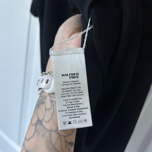 aritzia • Wilfred Free • size XS • black t shirt - Picture 2 of 7